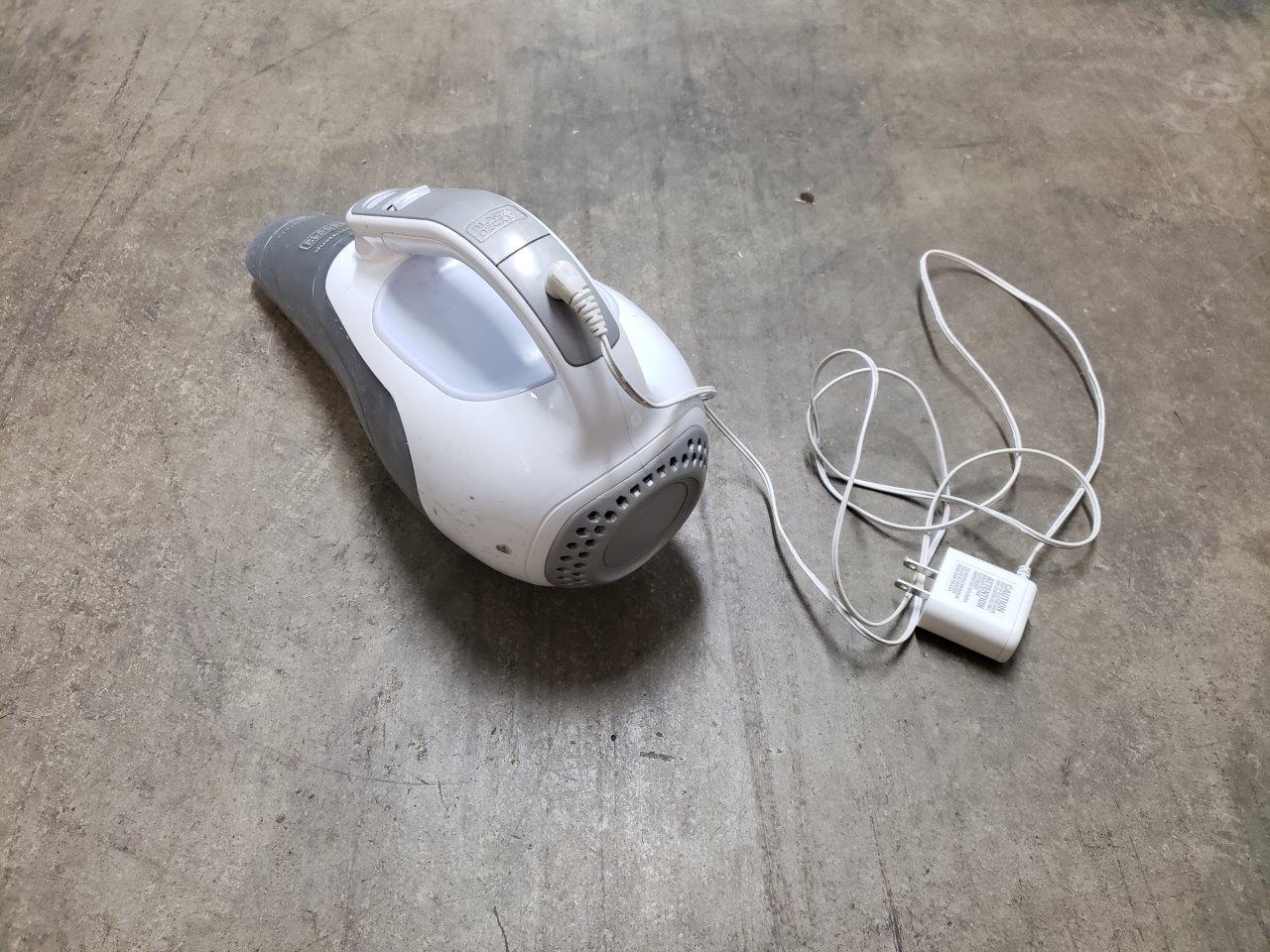 Black + Decker Dustbuster Lithium Hand Vacuum with Charger Adapter Power Supply 15v (S003AQU1500015) - Image 8