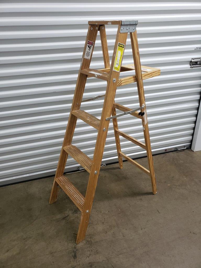 Werner Wooden Ladder 5 Foot Model W335 200 lbs capacity - Image 2