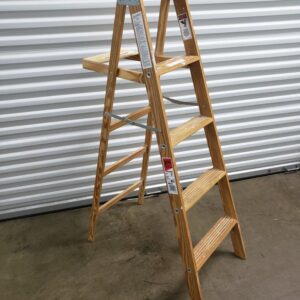 Werner Wooden Ladder 5 Foot Model W335 200 lbs capacity