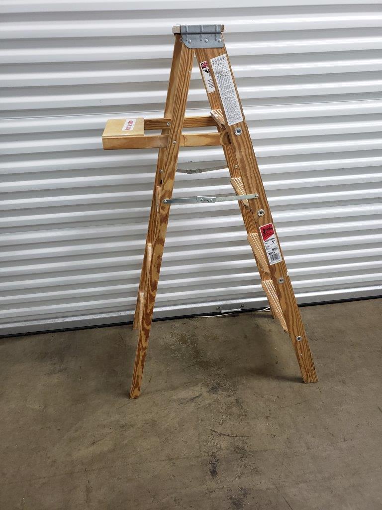 Werner Wooden Ladder 5 Foot Model W335 200 lbs capacity - Image 4