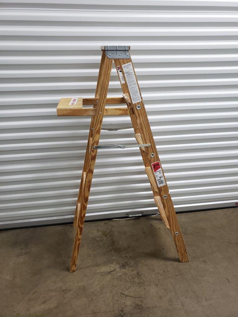 Werner Wooden Ladder 5 Foot Model W335 200 lbs capacity - Image 5