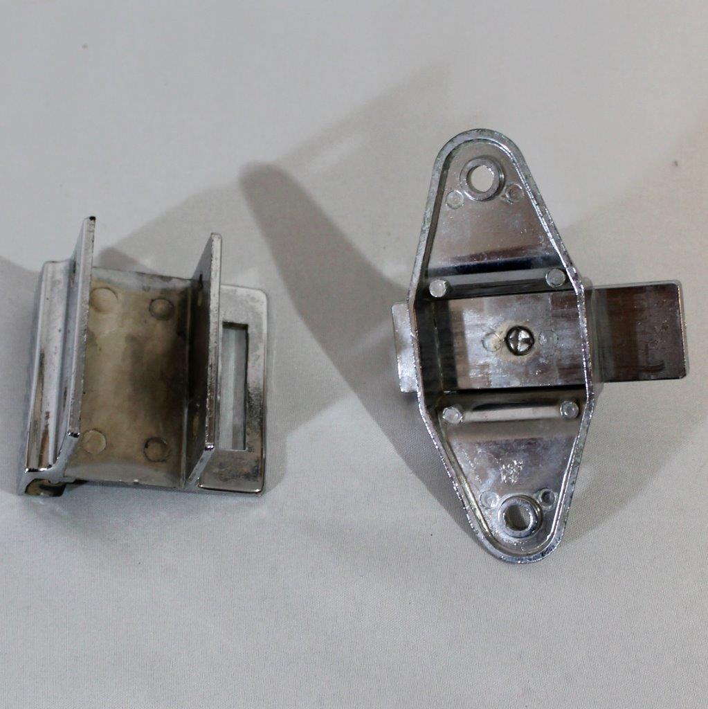 Sentry Supply 656-6950 Door Latch Set, 1-1/4 inch, Pilaster, Zamak, Chrome, Inswing, Square, Kit - Image 7